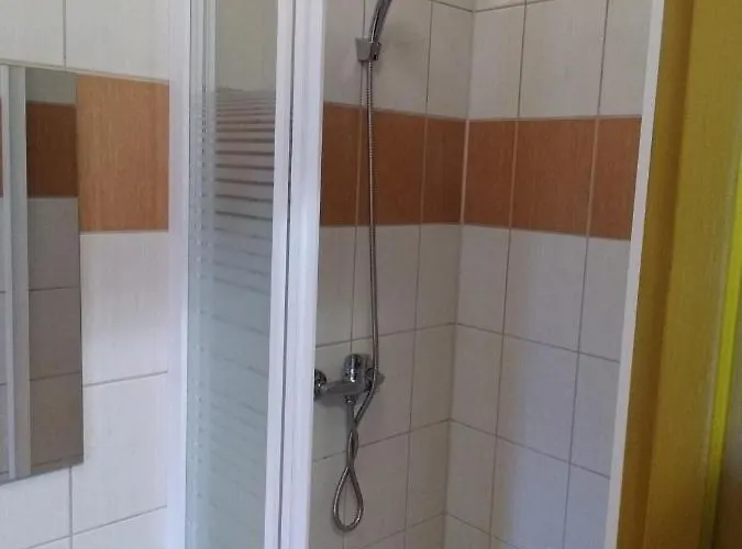 Ptasi Gosciniec شكلارسكا بوريبا