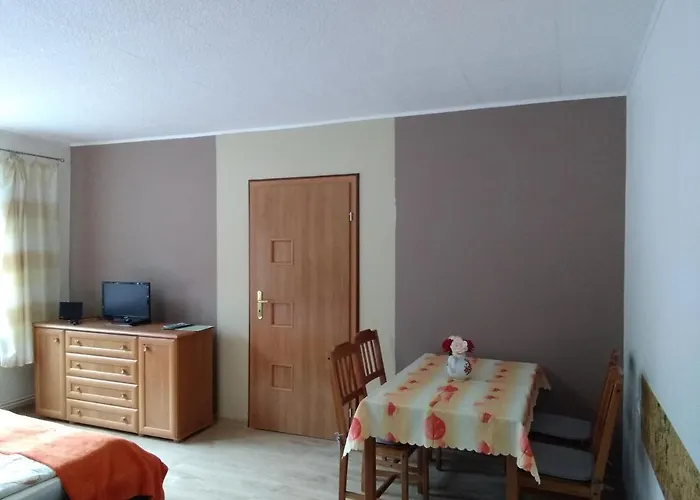 Ptasi Gosciniec منزل للإقامة شكلارسكا بوريبا